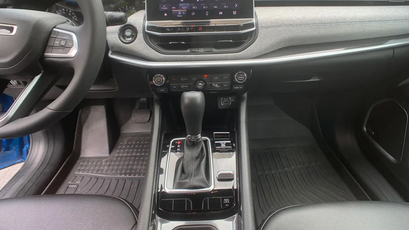 2024 Jeep Compass Altitude