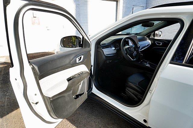 2024 Jeep Compass - $15,600