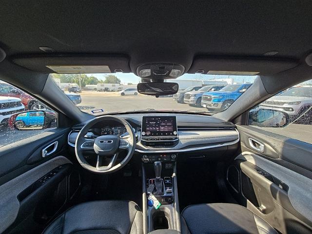2024 Jeep Compass Latitude — photo 1 of 12