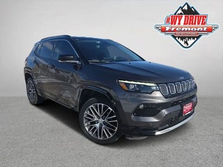 2022 Jeep Compass with Granite Crystal Metallic Clearcoat Exterior