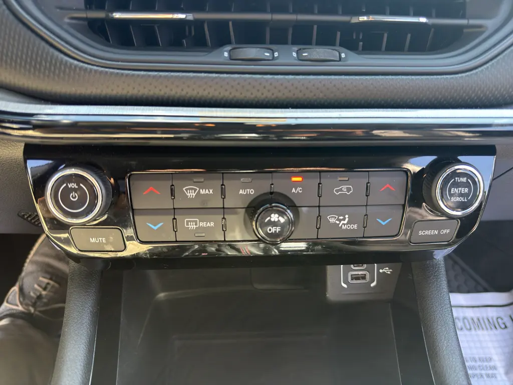 2022 Jeep Compass - $24,750