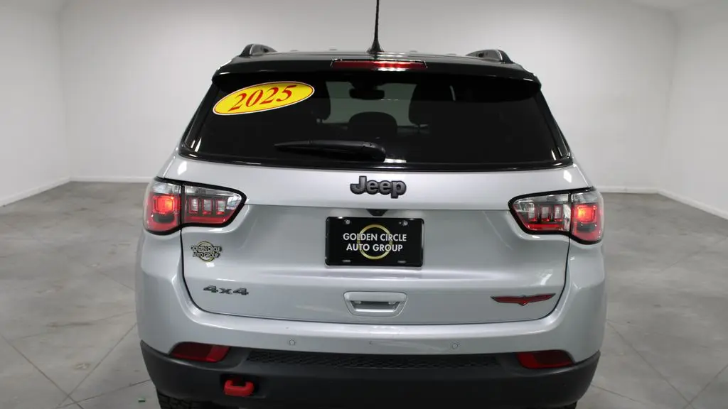 2025 Jeep Compass Trailhawk