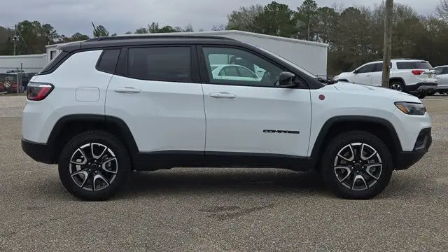 2025 Jeep Compass Trailhawk