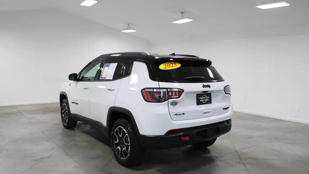 2025 Jeep Compass Trailhawk