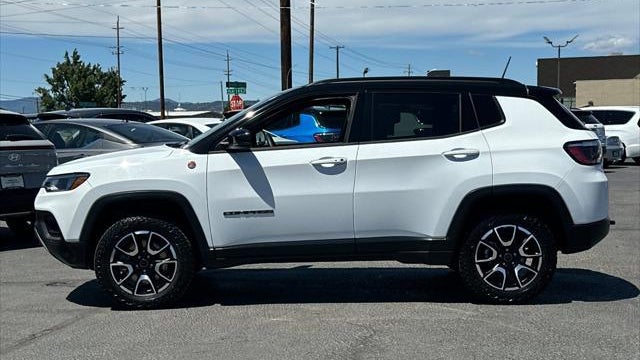 2025 Jeep Compass Trailhawk