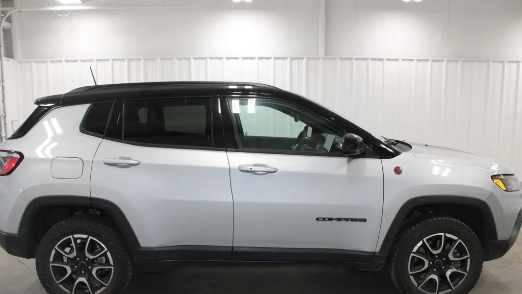 2025 Jeep Compass Trailhawk
