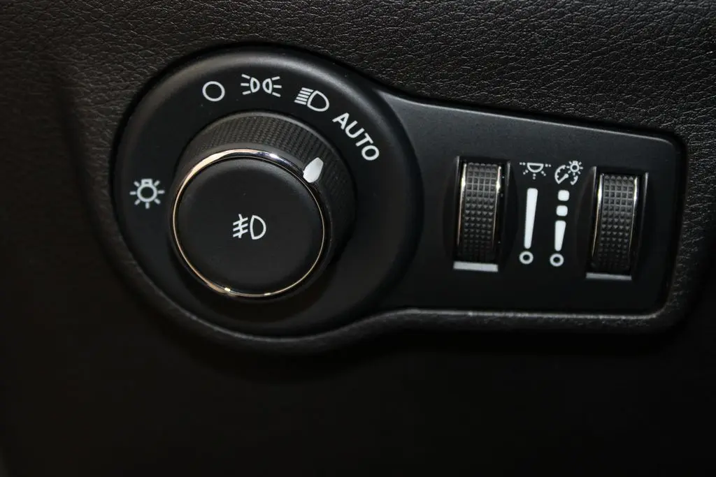 2025 Jeep Compass - $21,778