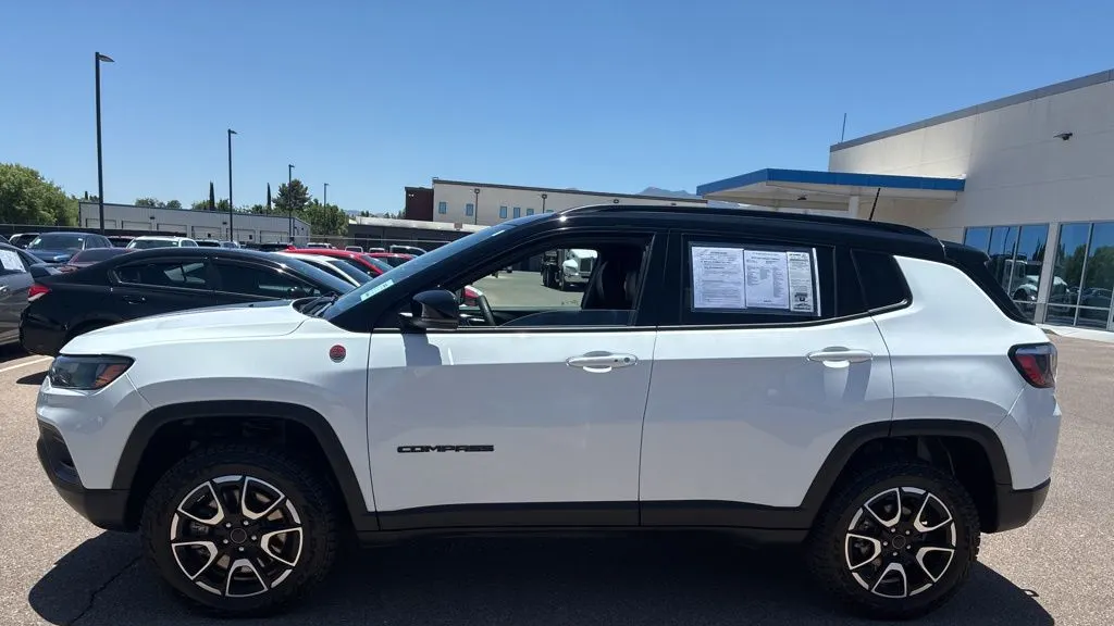 2025 Jeep Compass Trailhawk