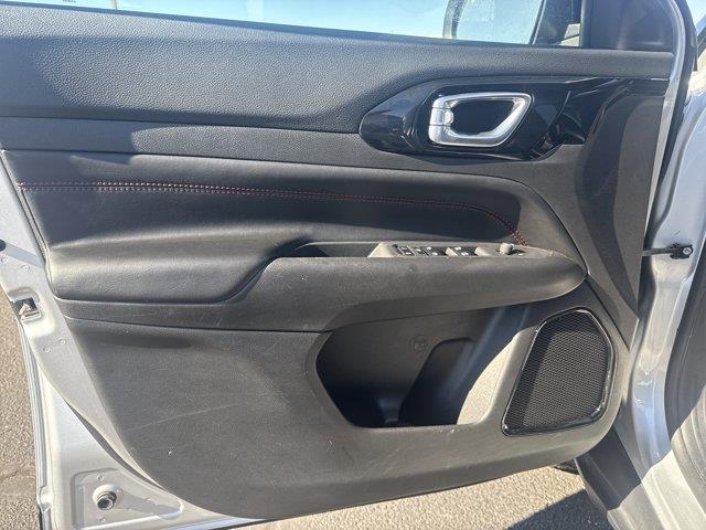 2025 Jeep Compass - $25,999