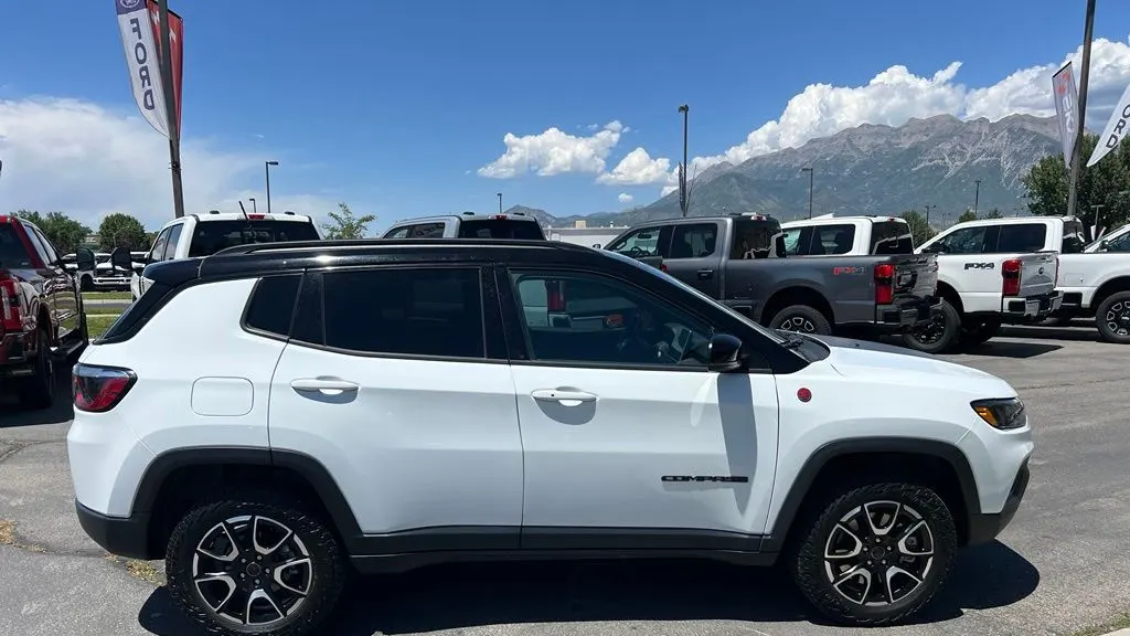 2025 Jeep Compass Trailhawk