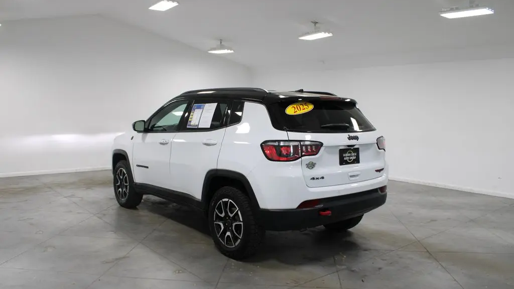 2025 Jeep Compass Trailhawk