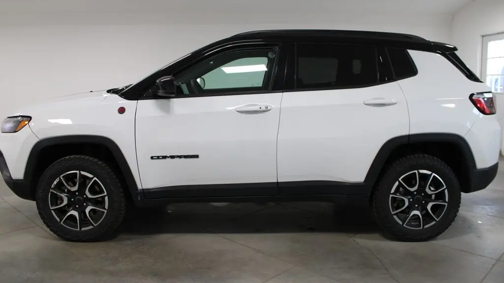 2025 Jeep Compass Trailhawk