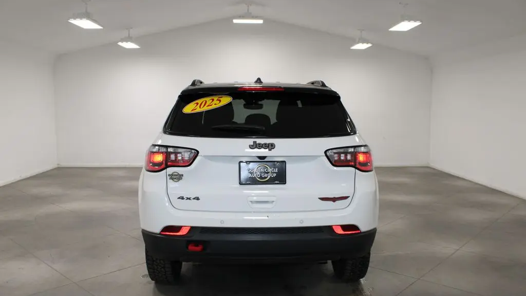 2025 Jeep Compass Trailhawk