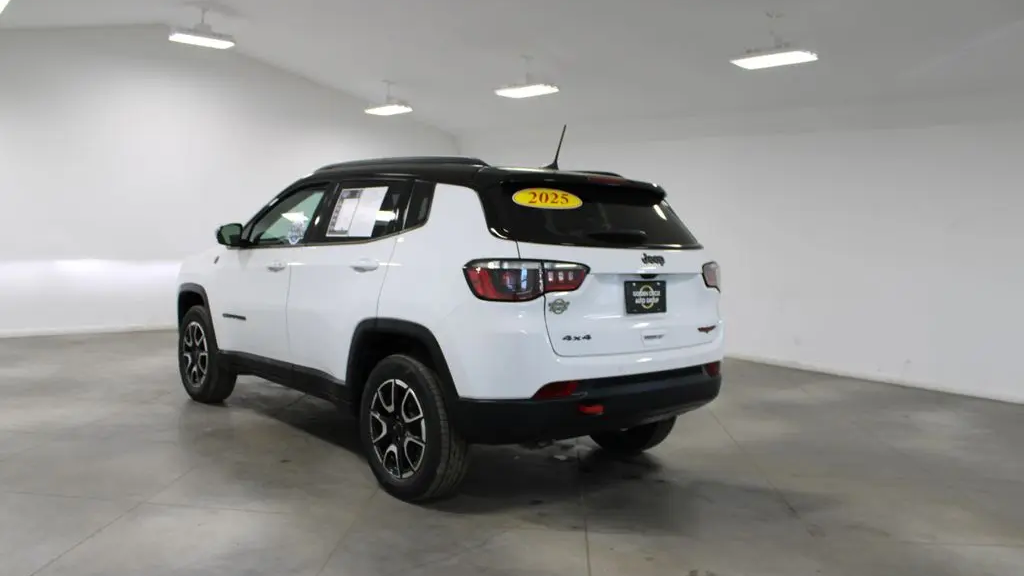 2025 Jeep Compass Trailhawk