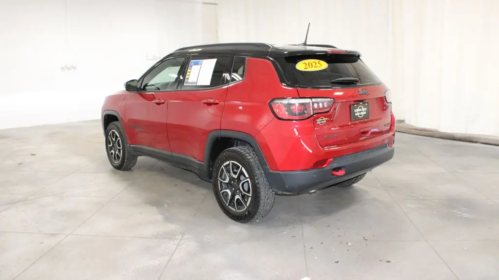 2025 Jeep Compass Trailhawk