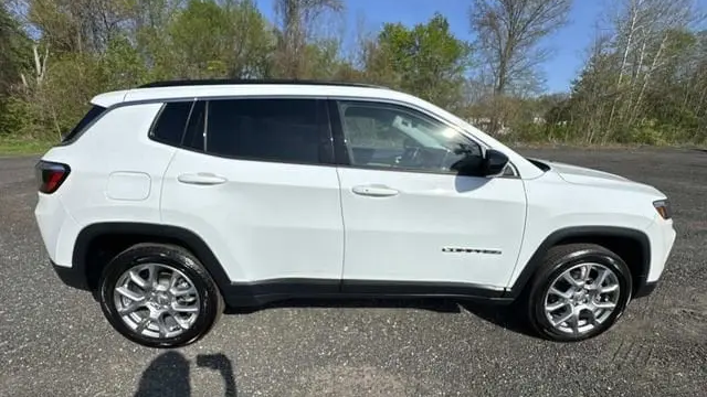 2022 Jeep Compass Latitude Lux