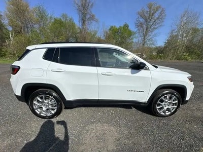 Photo of a 2022 Jeep Compass 4X4 Latitude LUX 4DR SUV for sale