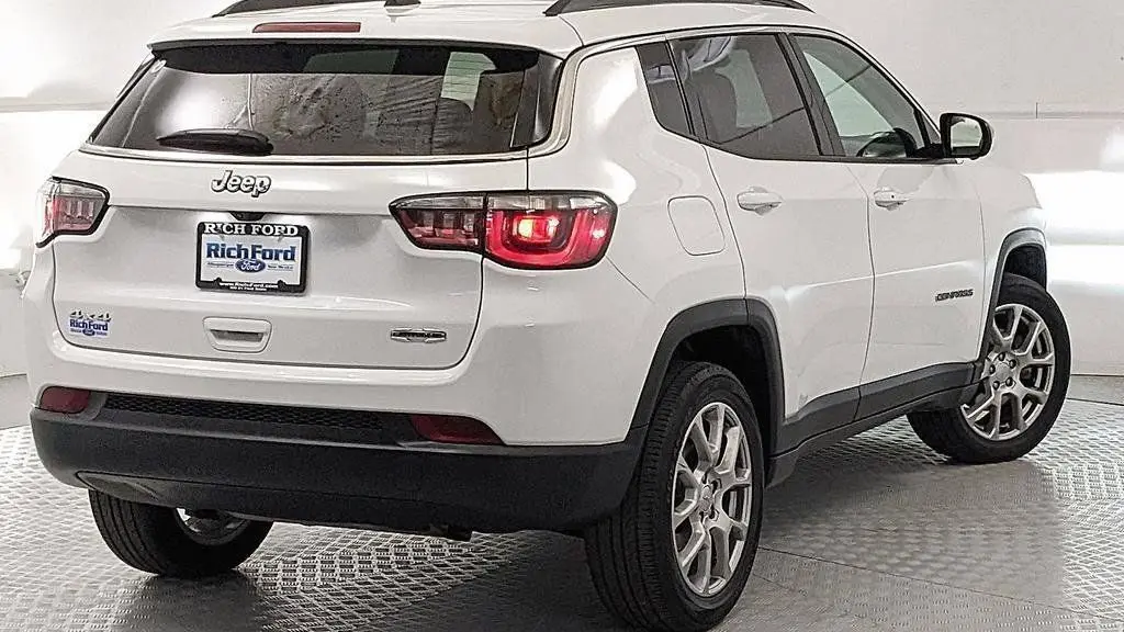 2022 Jeep Compass Latitude Lux