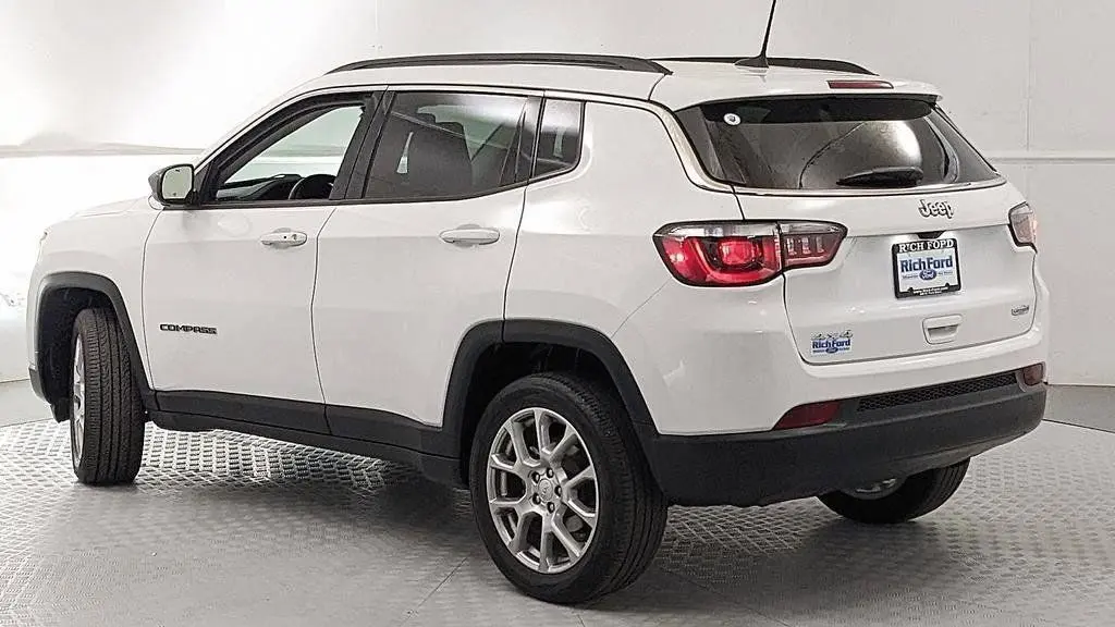 2022 Jeep Compass Latitude Lux