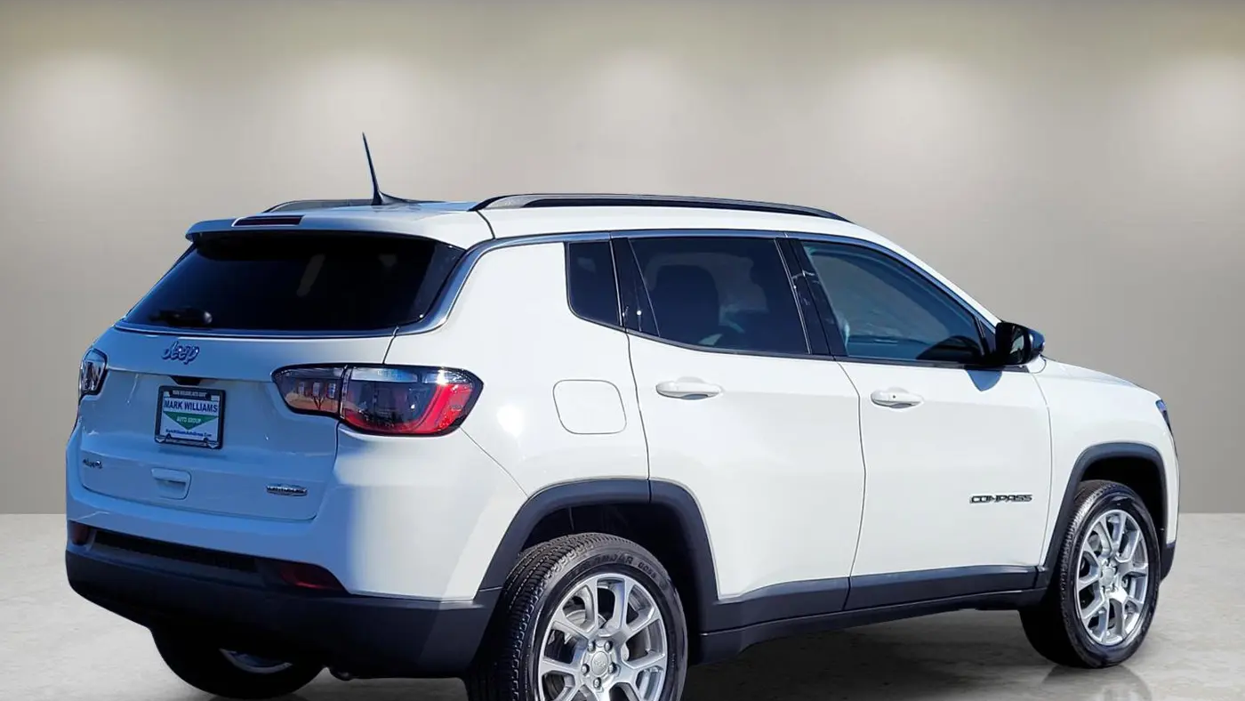 2022 Jeep Compass Latitude Lux