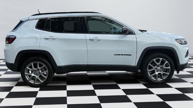 2022 Jeep Compass Latitude Lux