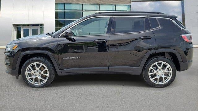 2023 Jeep Compass Latitude Lux