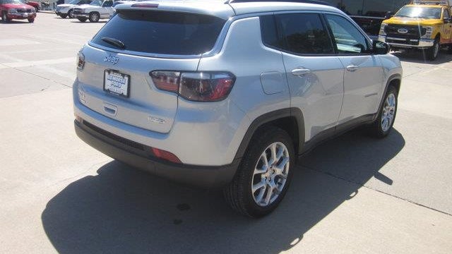 2024 Jeep Compass Latitude Lux