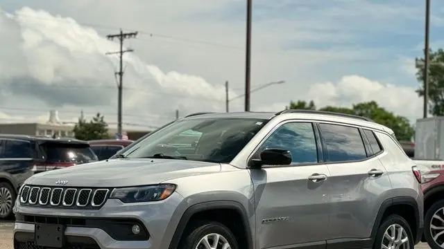 2023 Jeep Compass Latitude Lux
