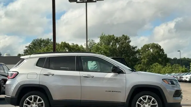 2023 Jeep Compass Latitude Lux