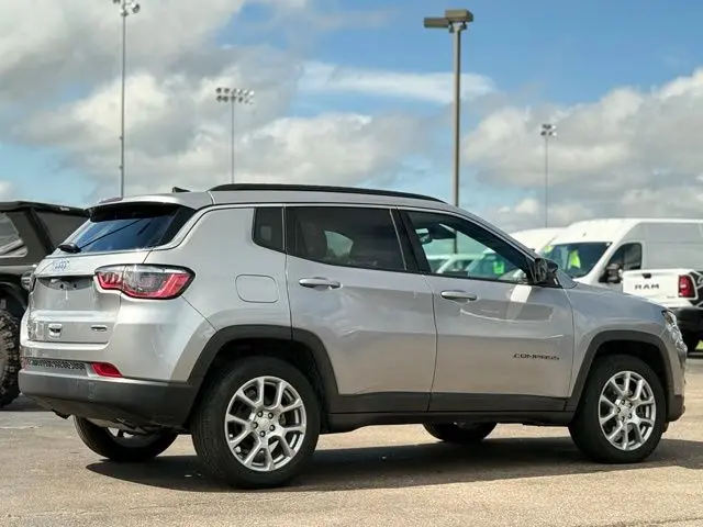 2023 Jeep Compass - $19,500