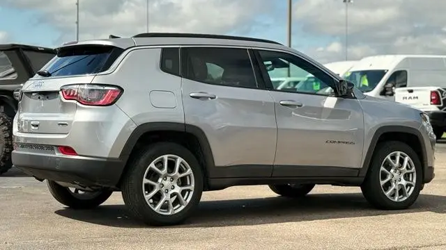 2023 Jeep Compass Latitude Lux