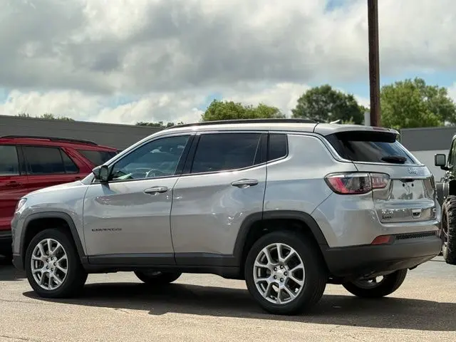 2023 Jeep Compass - $19,500