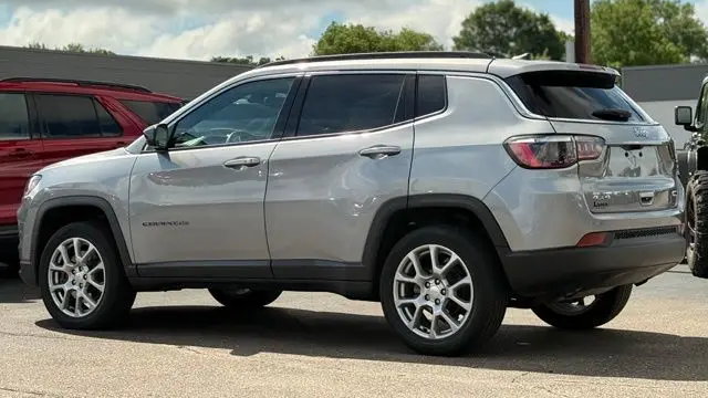 2023 Jeep Compass Latitude Lux
