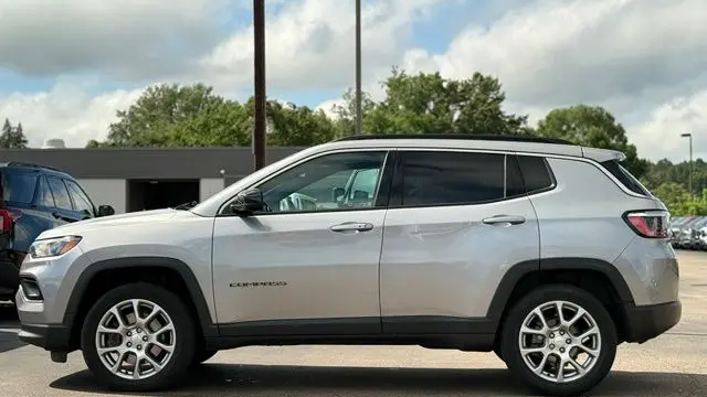 2023 Jeep Compass Latitude Lux