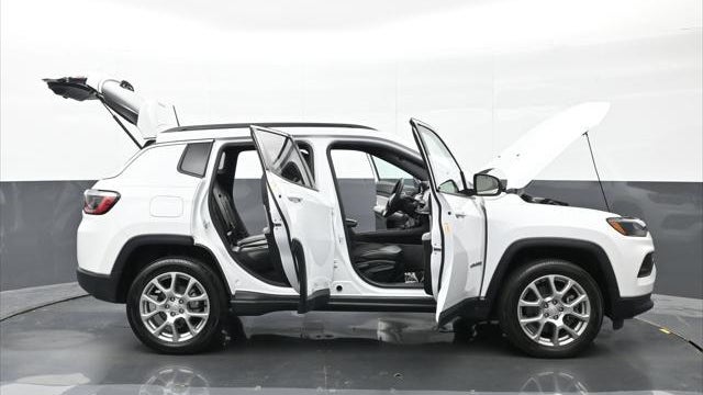 2023 Jeep Compass Latitude Lux