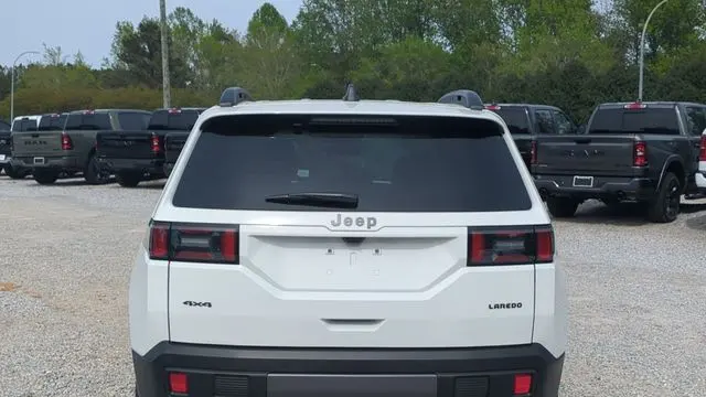 2026 Jeep Cherokee Laredo