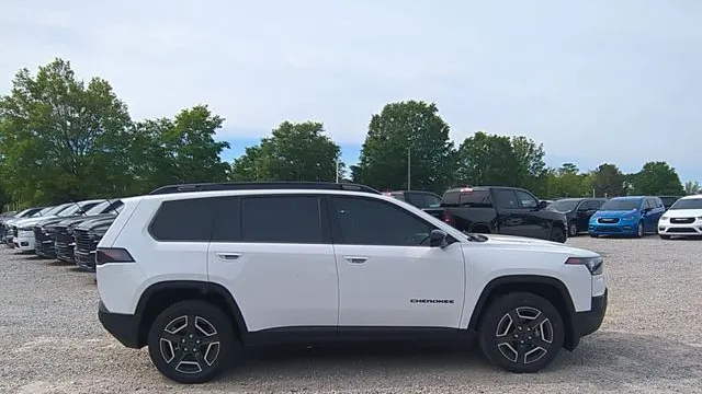 2026 Jeep Cherokee Laredo