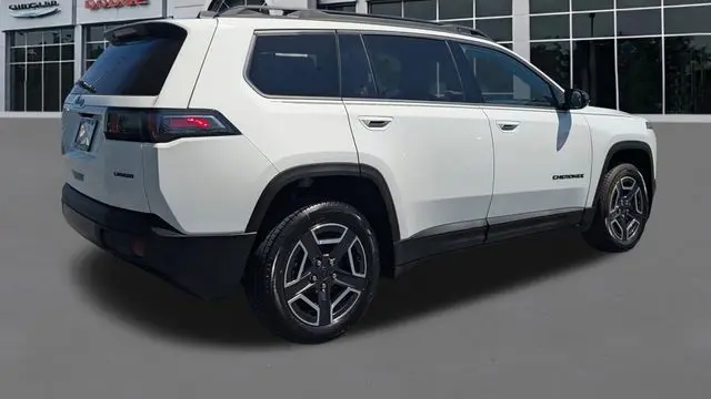2026 Jeep Cherokee Laredo