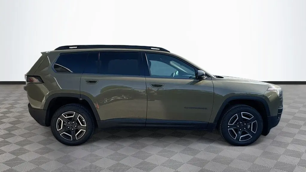 2026 Jeep Cherokee Laredo