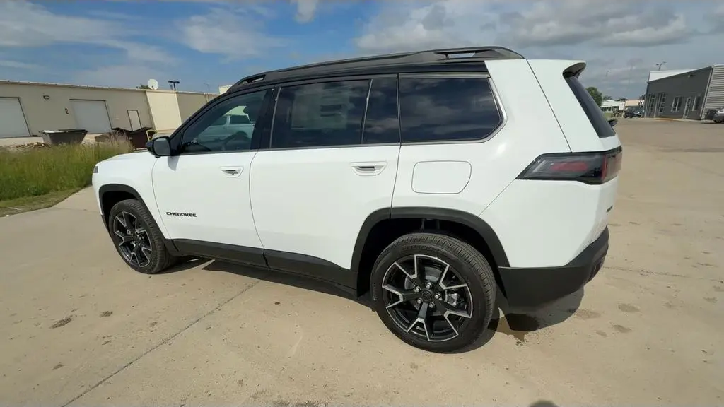2026 Jeep Cherokee Overland