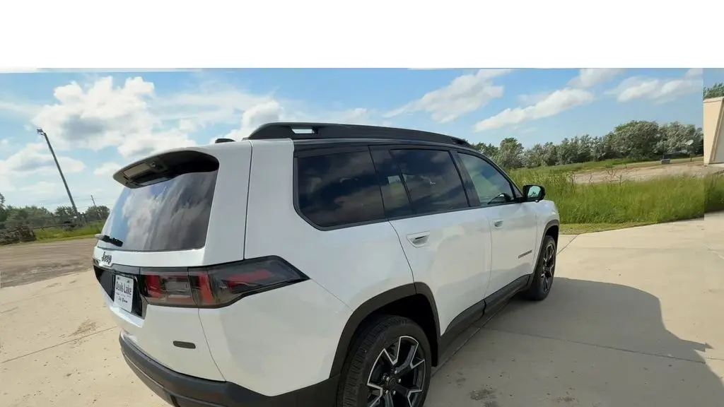 2026 Jeep Cherokee Overland