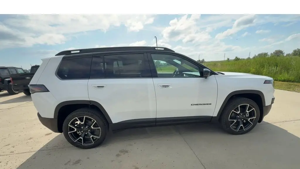 2026 Jeep Cherokee Overland