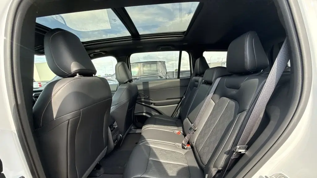 2026 Jeep Cherokee Overland