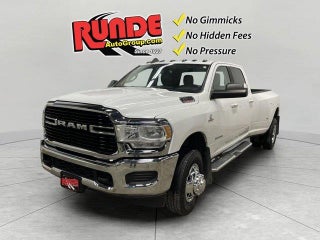 2019 Ram 3500 with Bright White Clearcoat Exterior