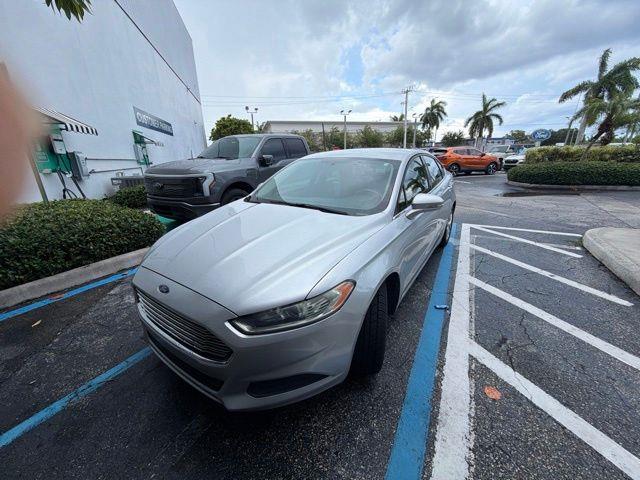 2016 Ford Fusion SE — photo 1 of 14