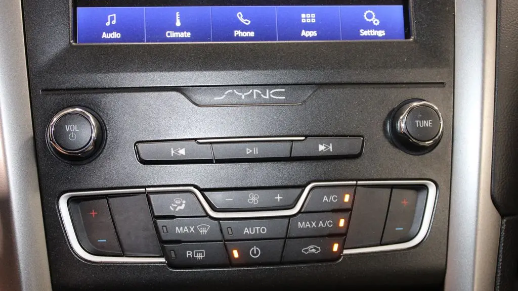 2020 Ford Fusion SE