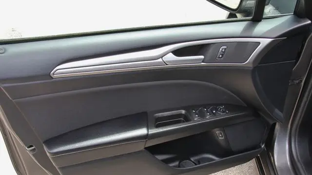 2020 Ford Fusion Hybrid SE