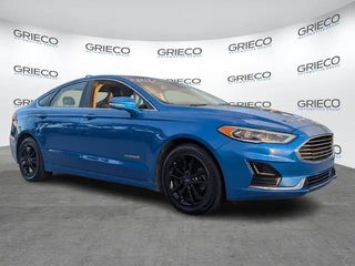 2019 Ford Fusion Hybrid with Blue Metallic Exterior