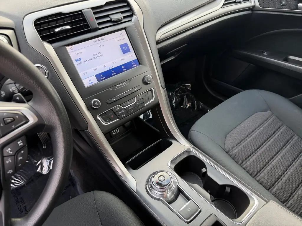 2020 Ford Fusion - $24,302