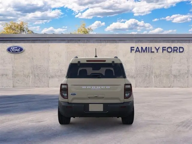 2025 Ford Bronco - $32,995
